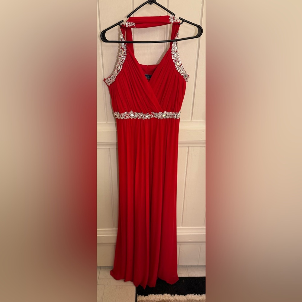 Elegant Red Prom Dress with Graceful Silhouette